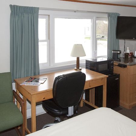 The Bluebird Motel Maine Machias Екстер'єр фото