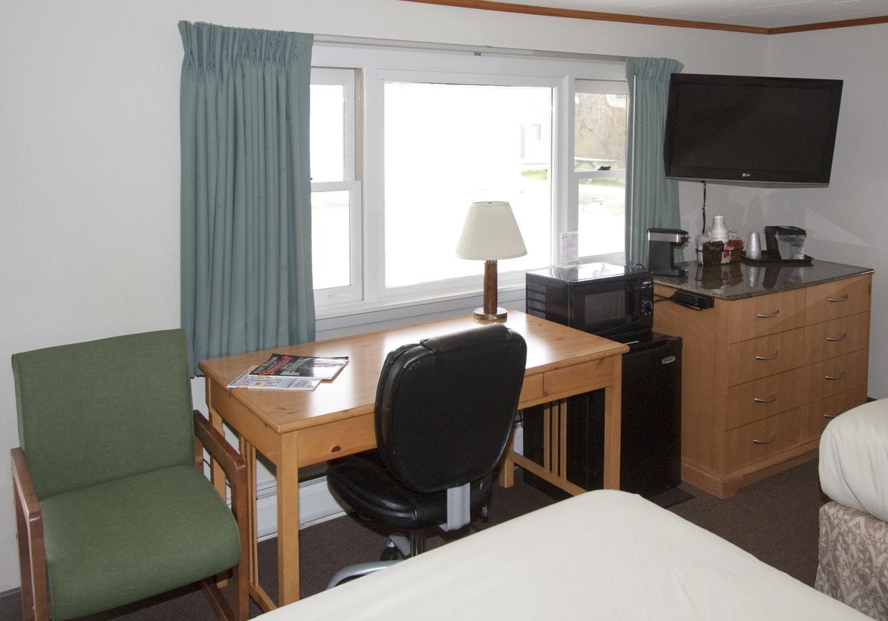 The Bluebird Motel Maine Machias Екстер'єр фото